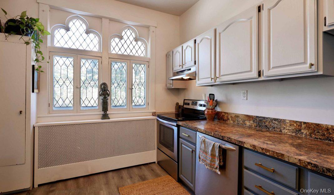 61 Crows Nest Road Unit: 6