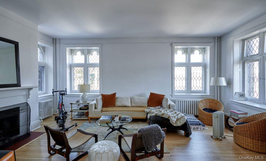 61 Crows Nest Road Unit: 5