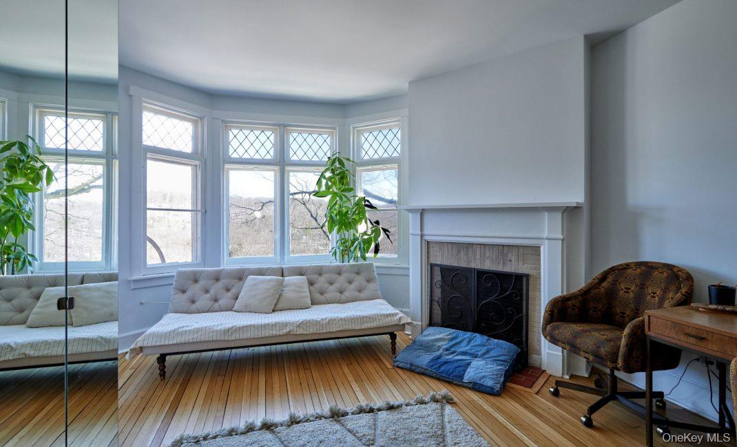 61 Crows Nest Road Unit: 5