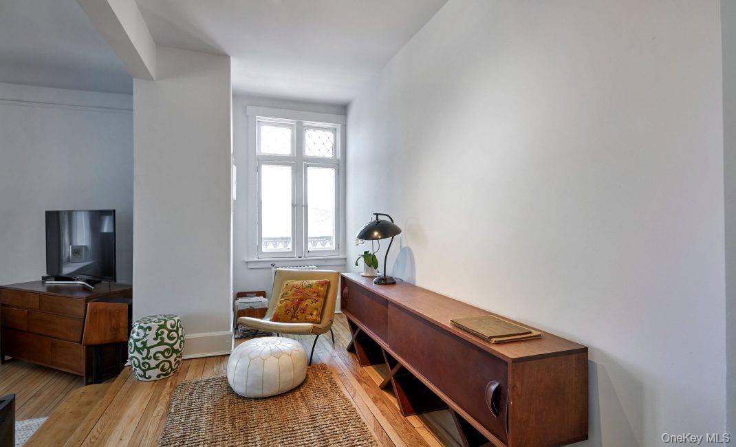 61 Crows Nest Road Unit: 5