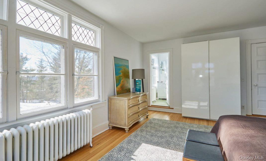 61 Crows Nest Road Unit: 5