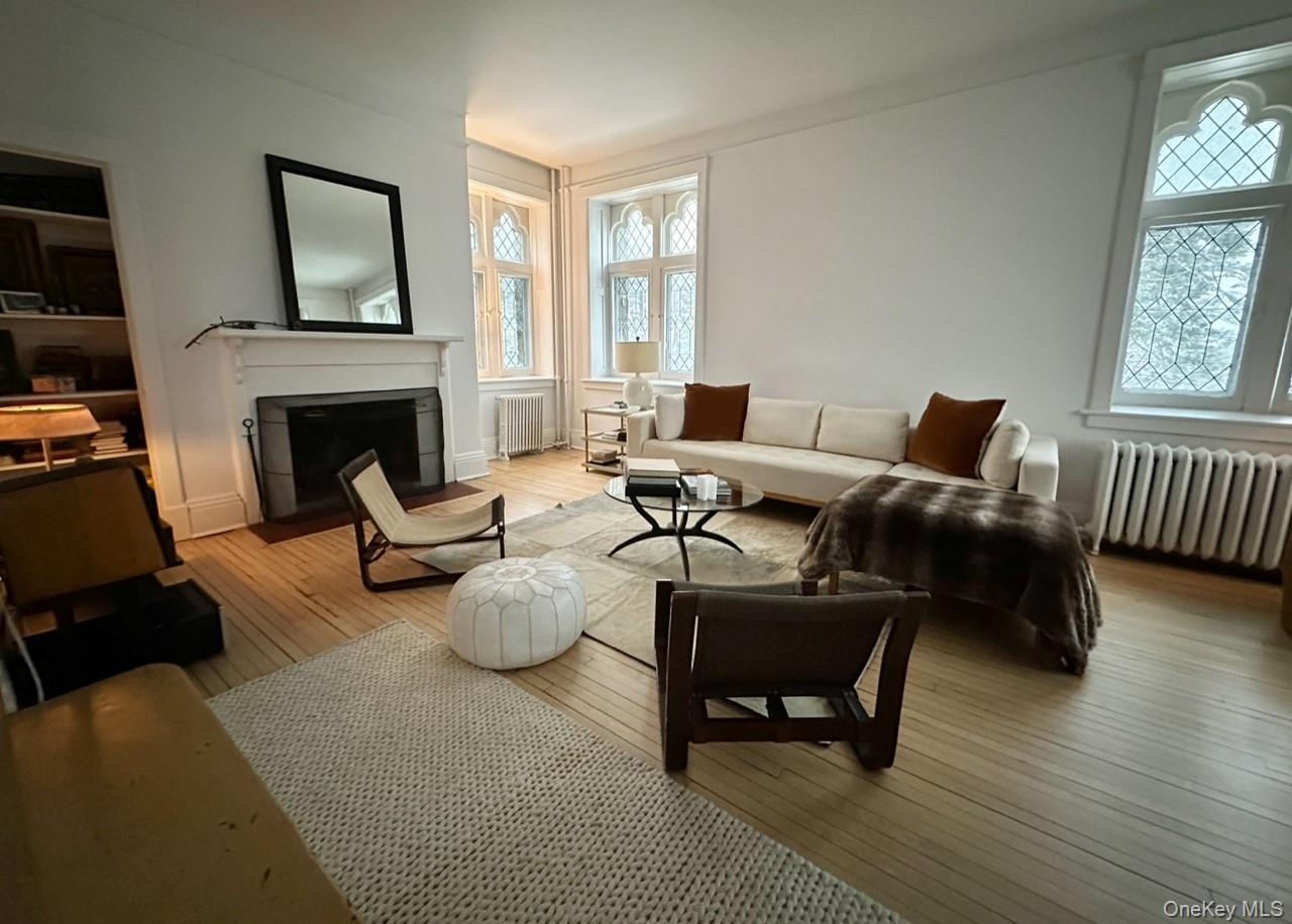 61 Crows Nest Road Unit: 5