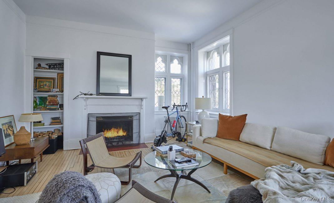 61 Crows Nest Road Unit: 5