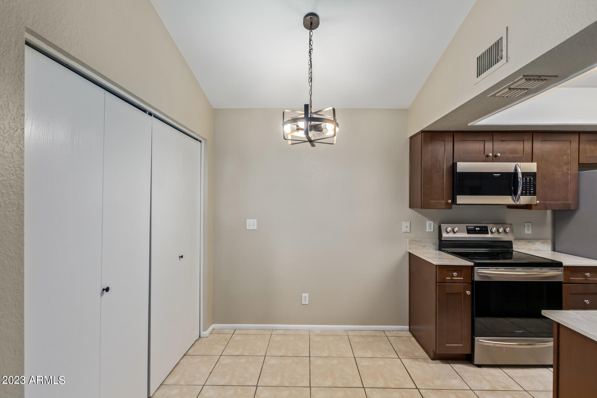 5136 E Evergreen Street, 1135