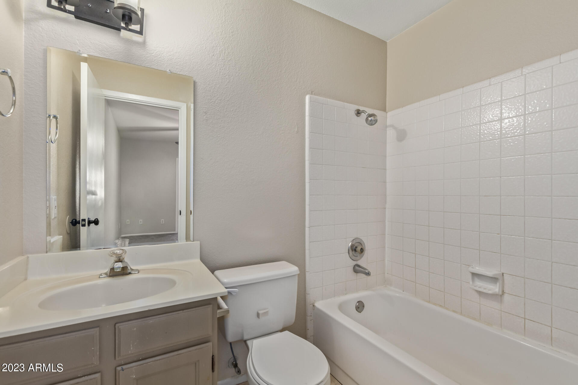 5136 E Evergreen Street, 1135