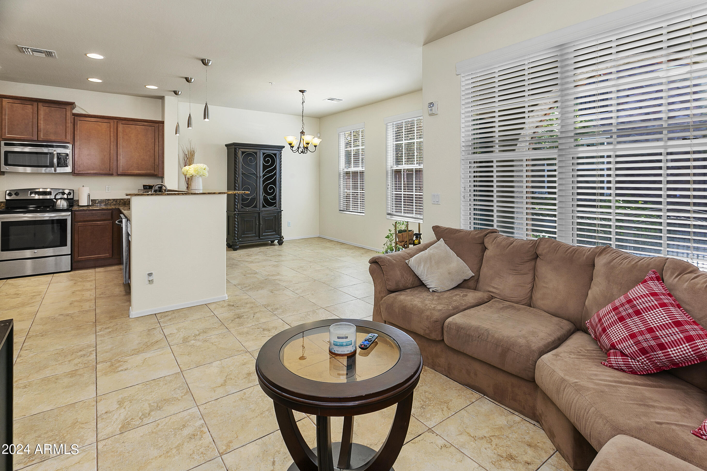 4729 E WATERMAN Street, 101