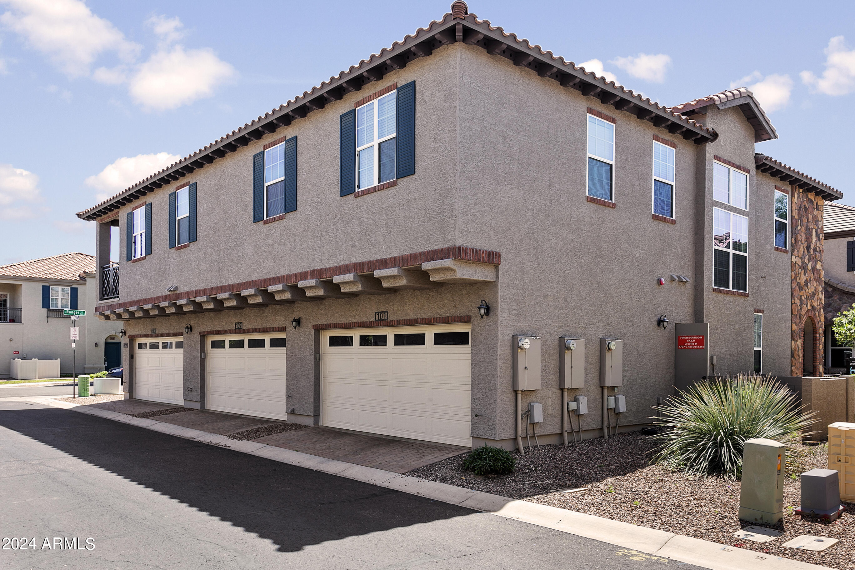 4729 E WATERMAN Street, 101