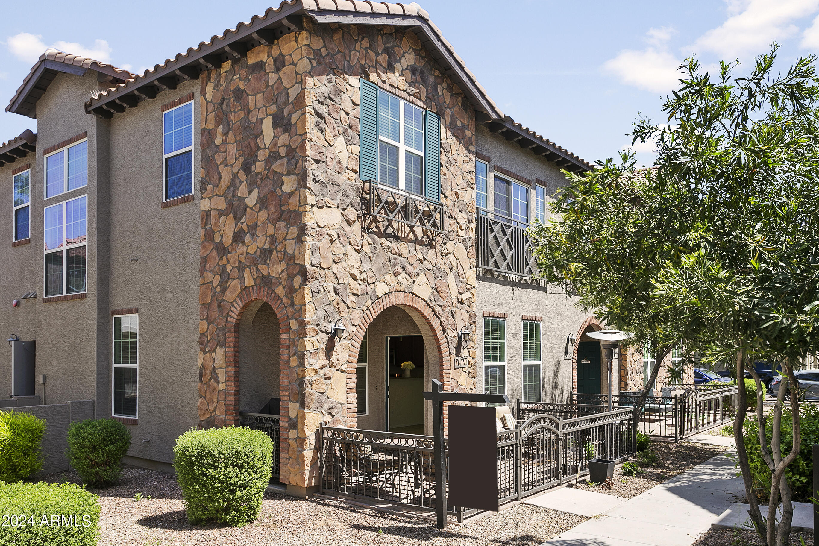 4729 E WATERMAN Street, 101