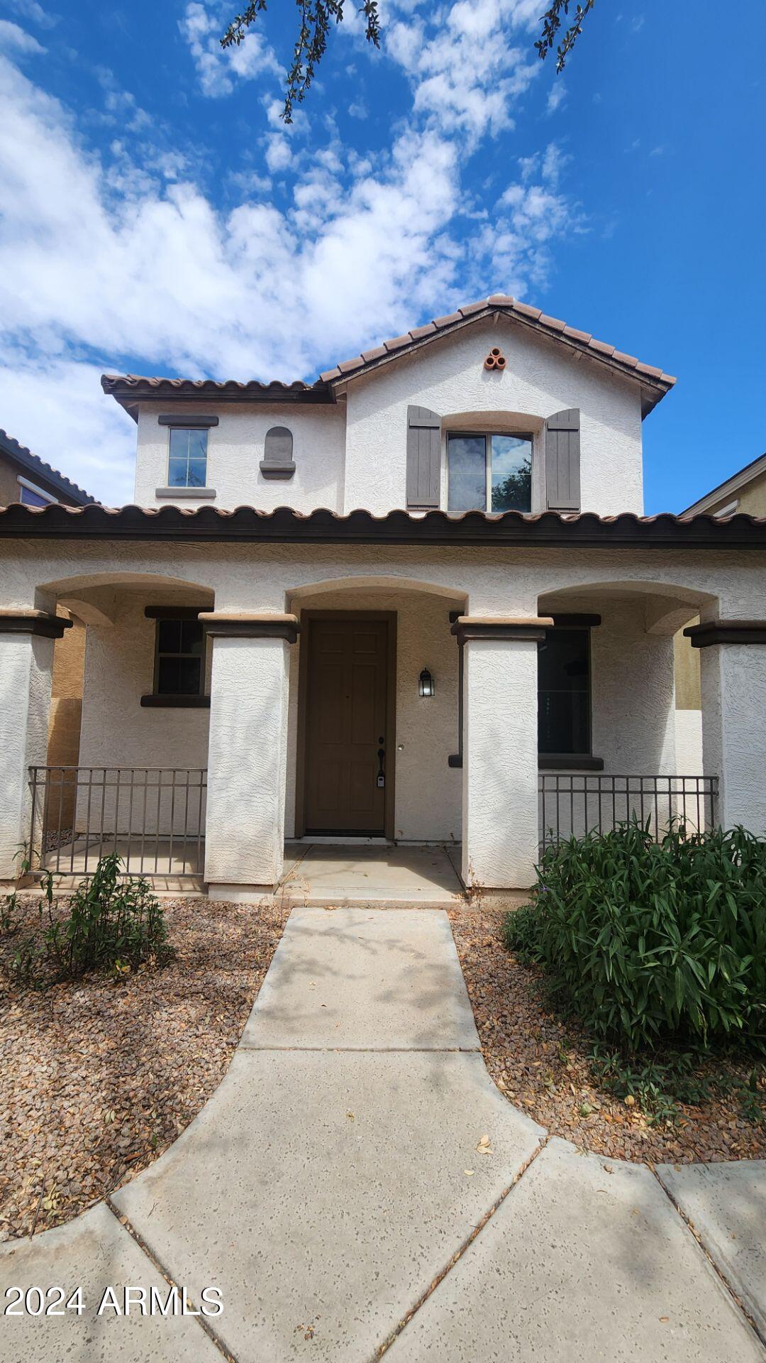 125 E CATCLAW Street