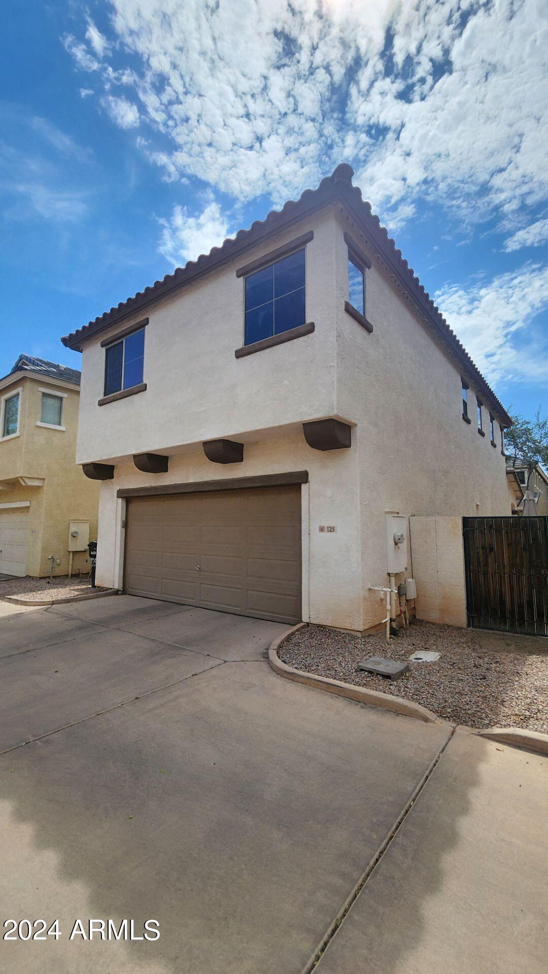 125 E CATCLAW Street