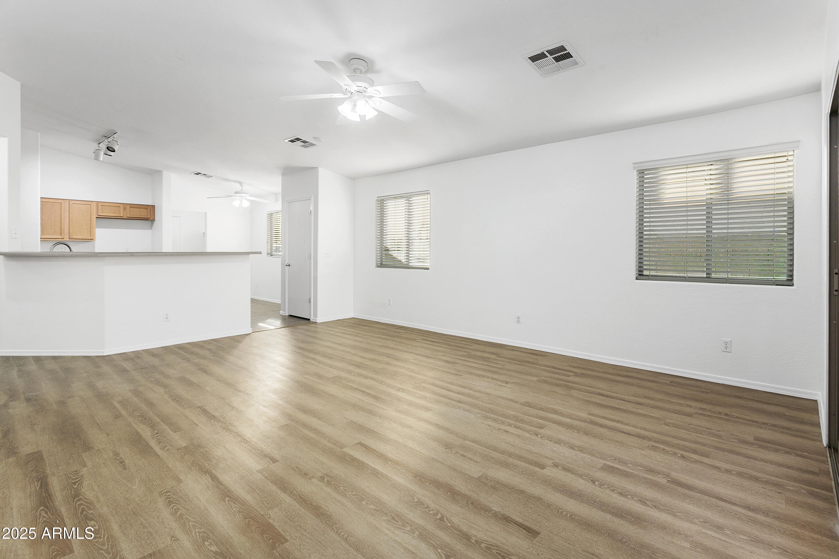 41176 N CAMBRIA Drive