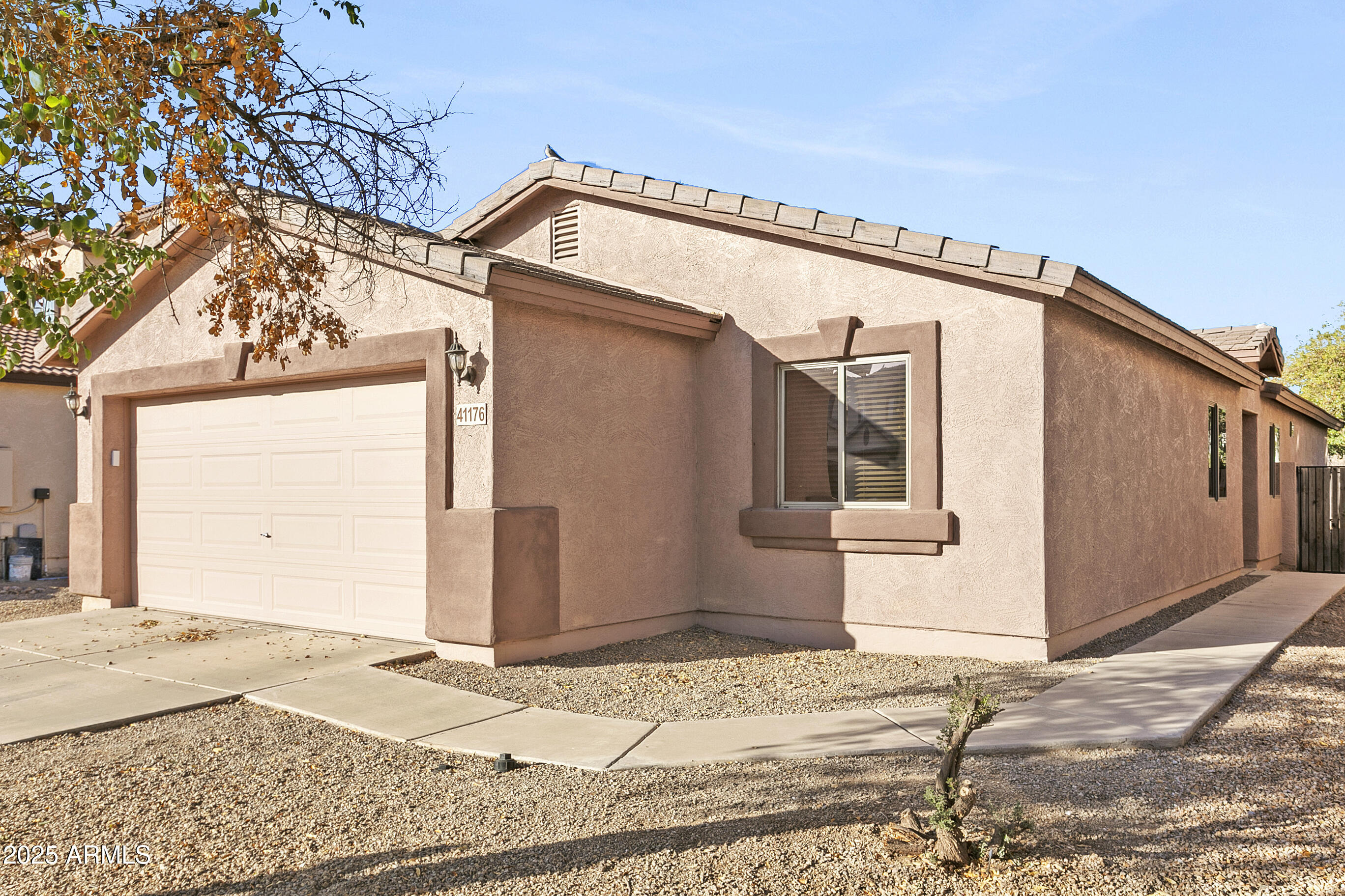 41176 N CAMBRIA Drive
