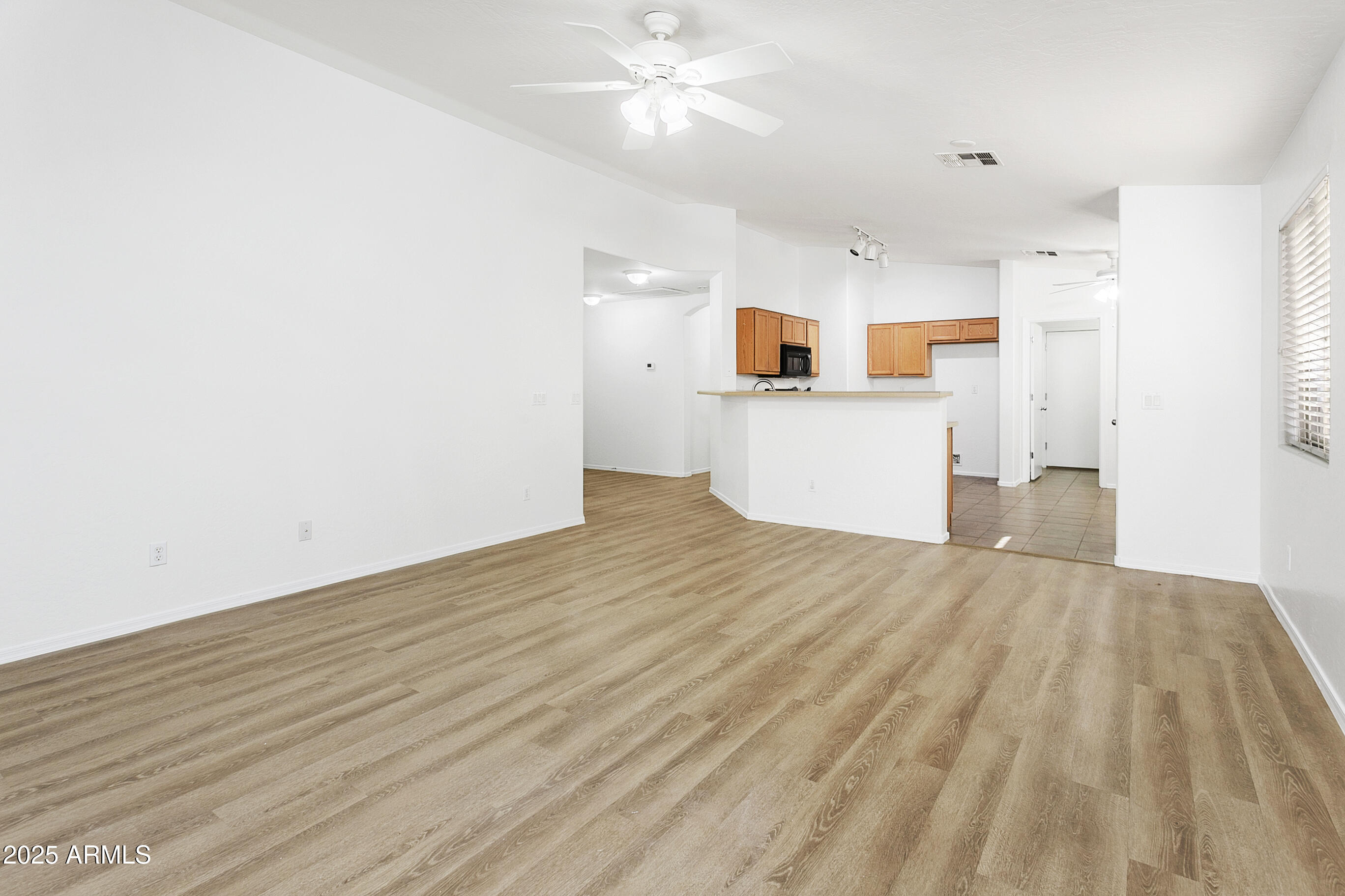 41176 N CAMBRIA Drive
