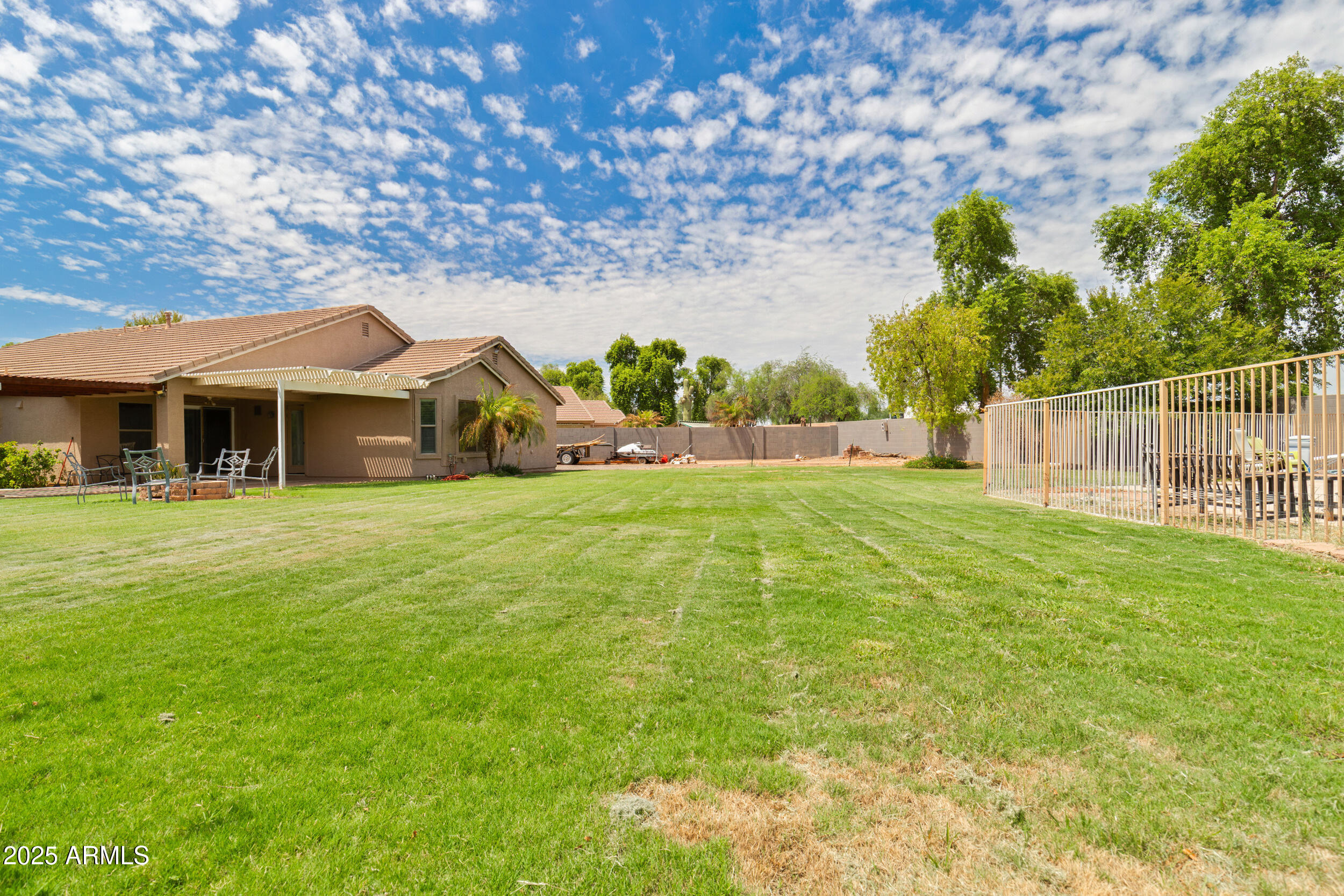 2833 S MARTINGALE Road