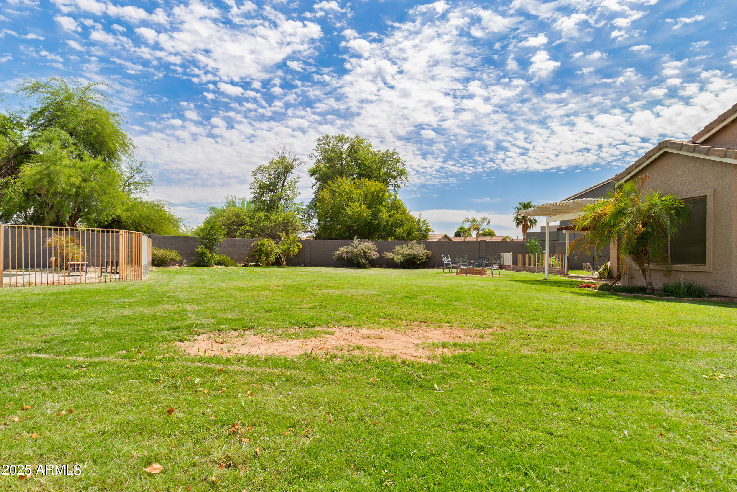 2833 S MARTINGALE Road