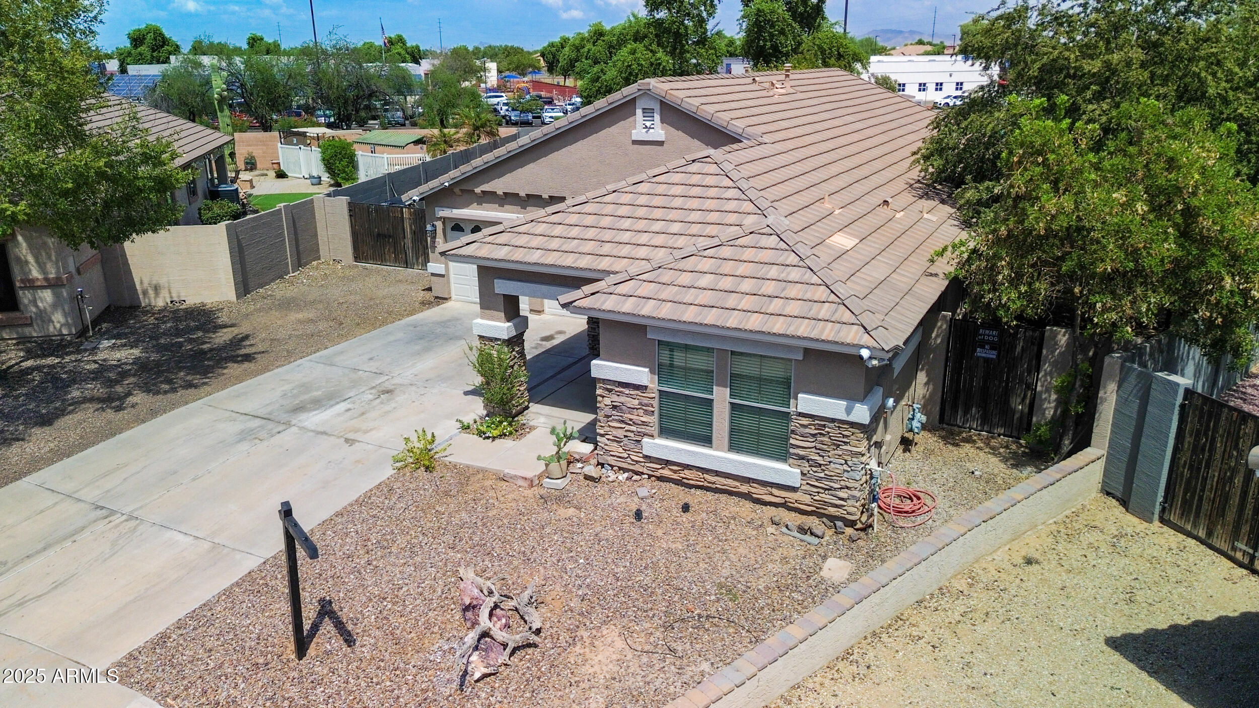 2833 S MARTINGALE Road