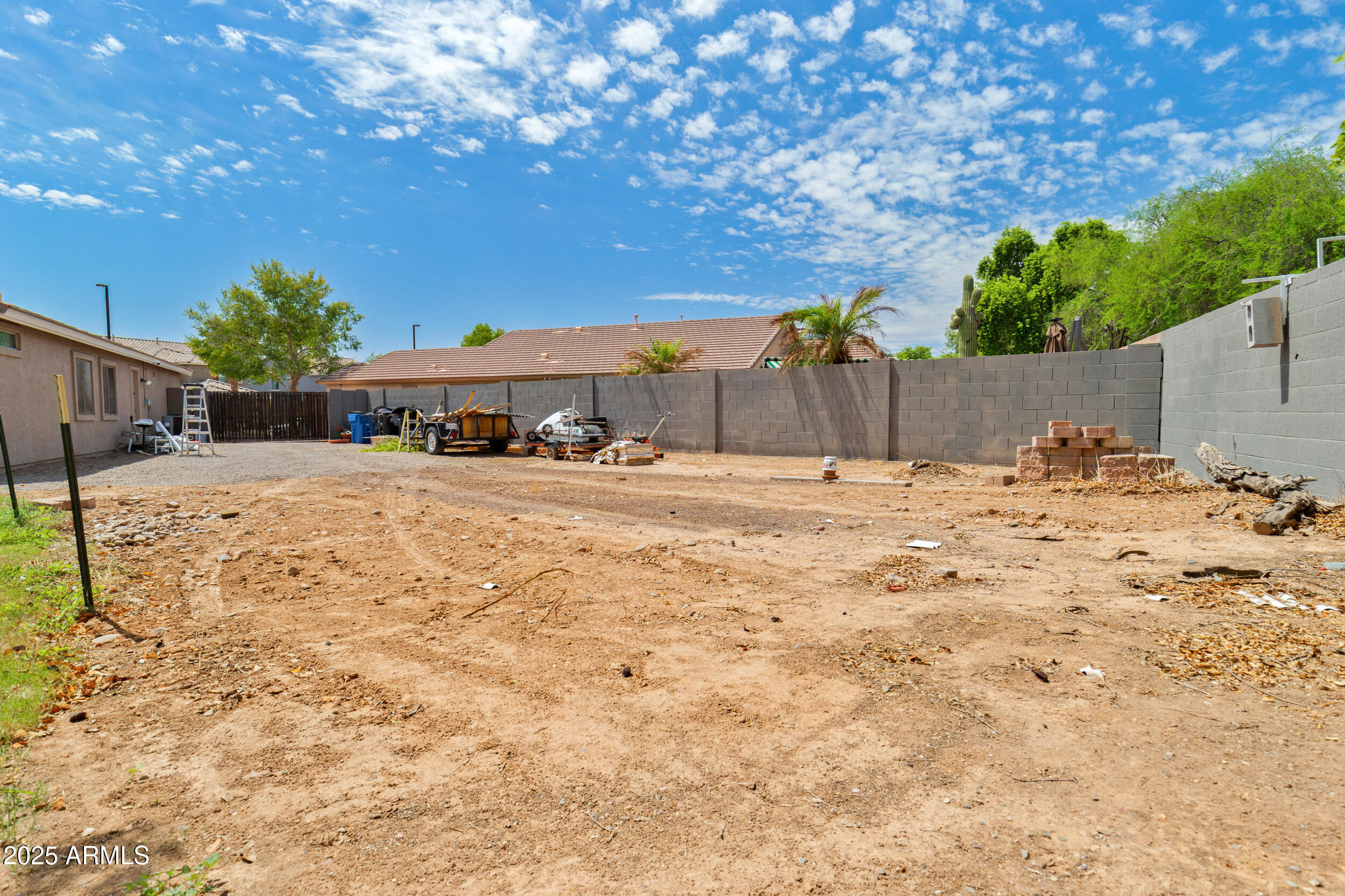 2833 S MARTINGALE Road