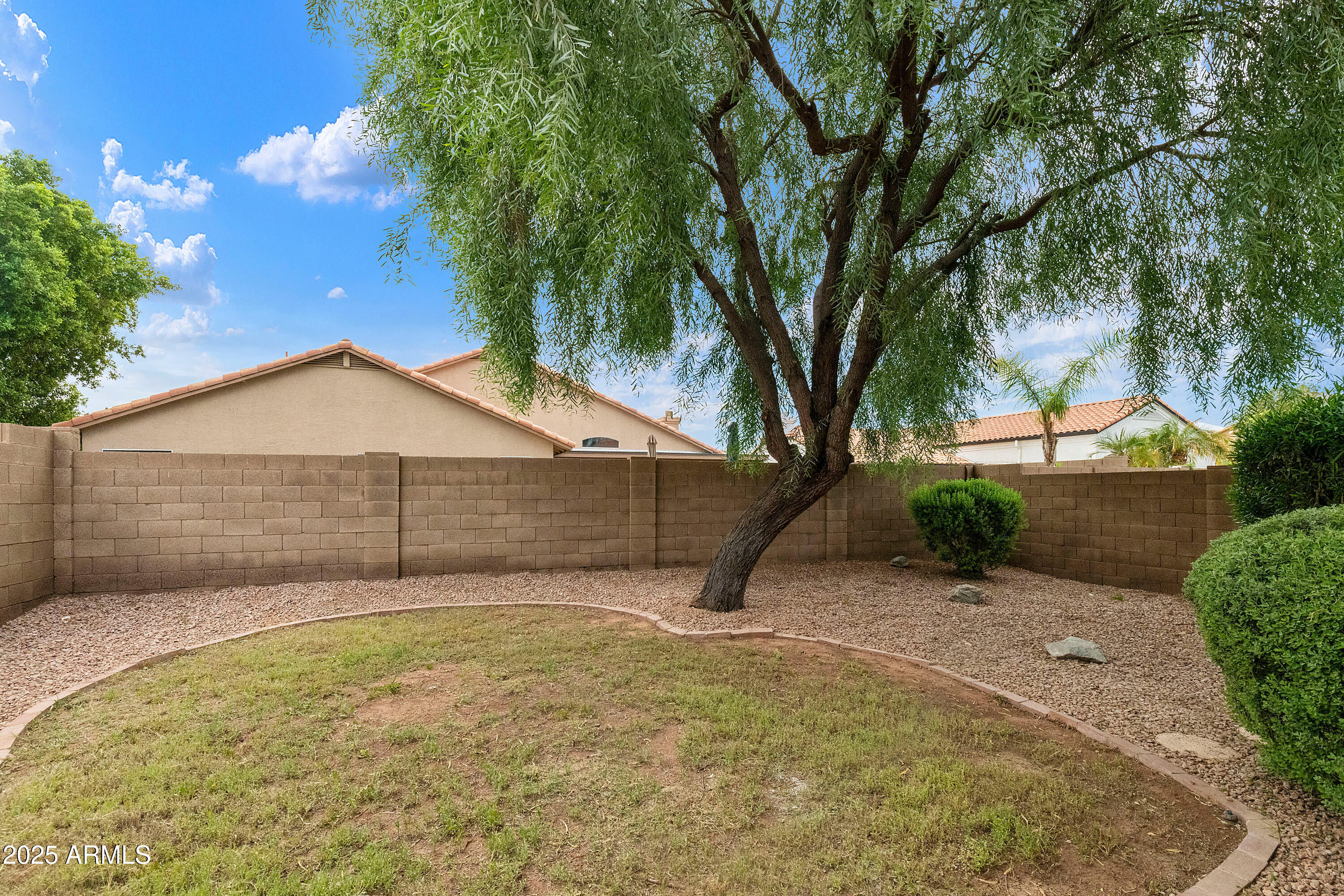 1281 E SIERRA MADRE Avenue