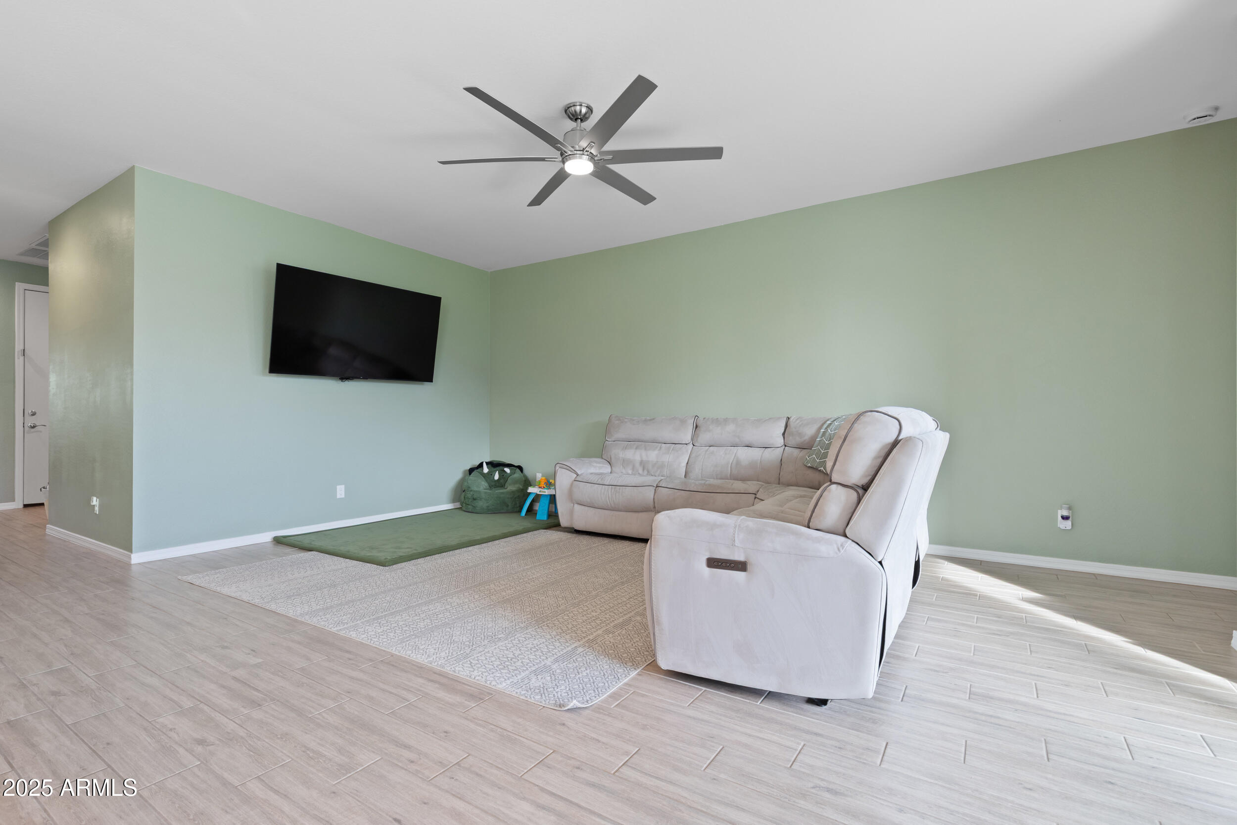 11245 E UPTON Avenue