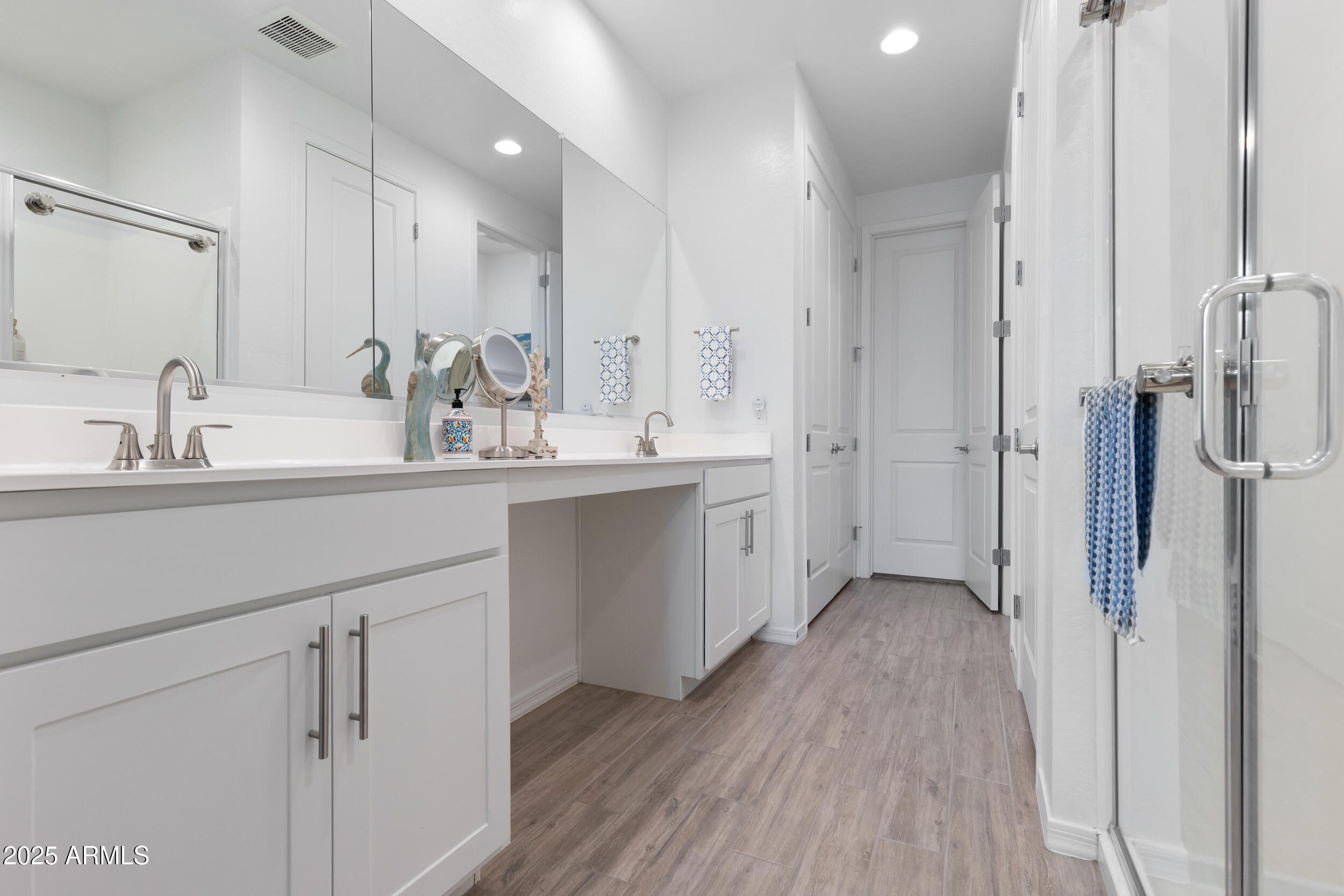 11245 E UPTON Avenue