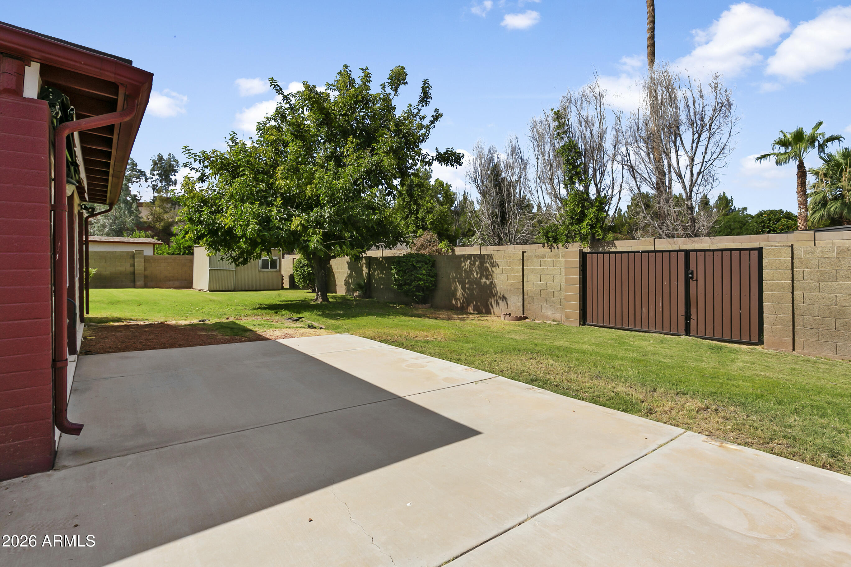 2204 N SANTA ANNA Court