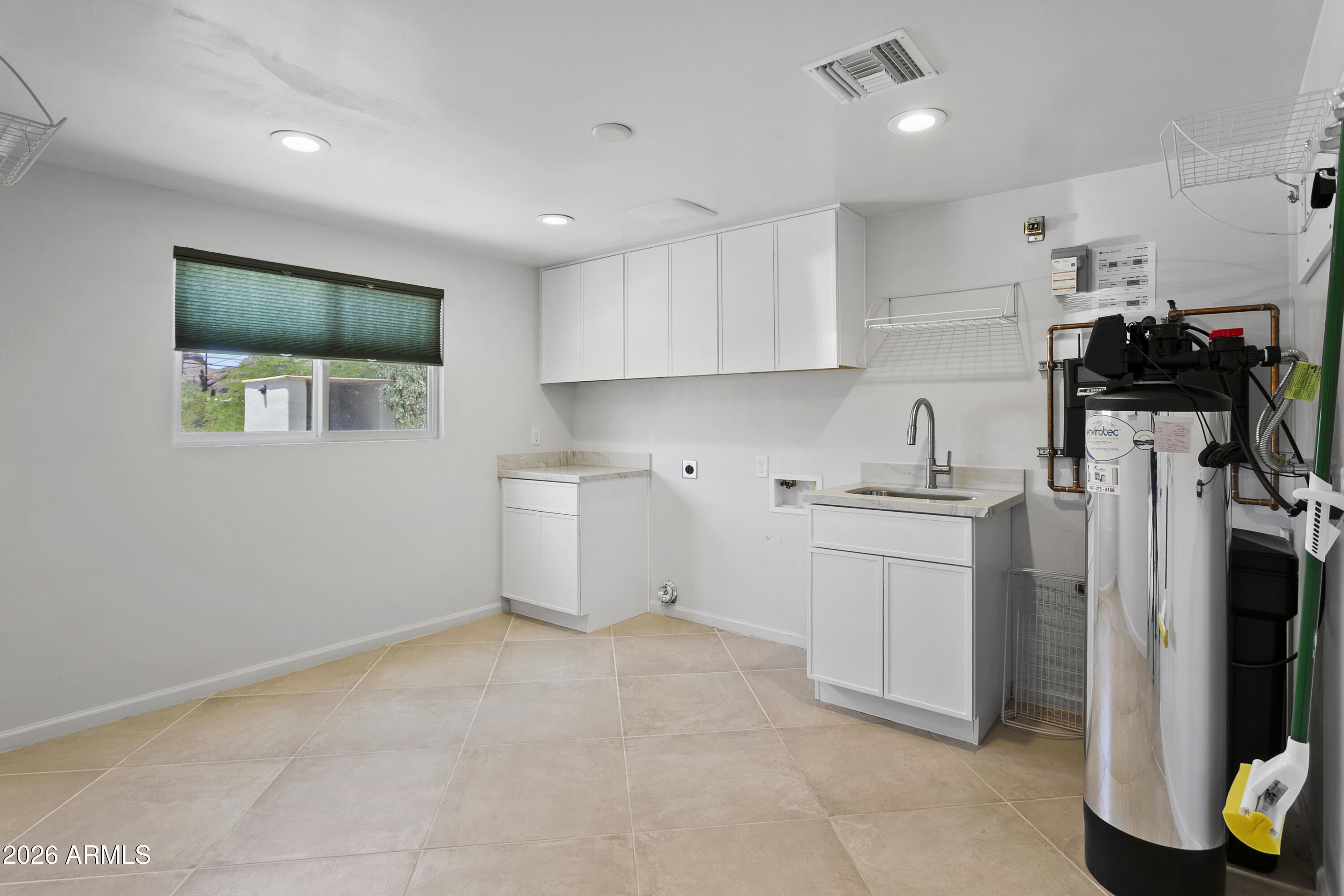 35 E PAPAGO Drive