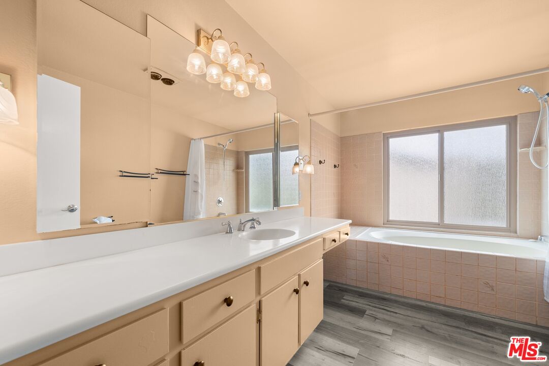 5245 Coldwater Canyon Ave Unit: J