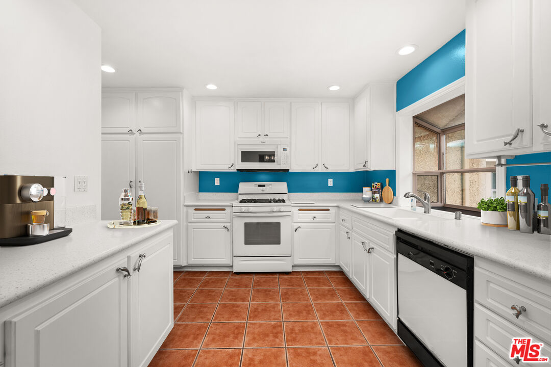 5245 Coldwater Canyon Ave Unit: J
