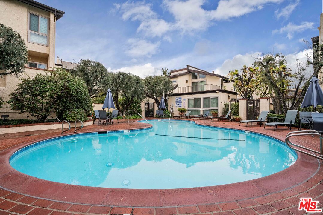 5245 Coldwater Canyon Ave Unit: J