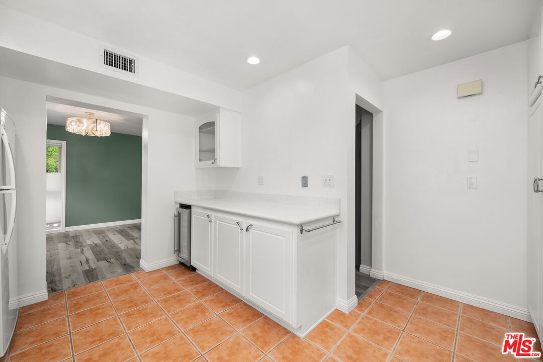 5245 Coldwater Canyon Ave Unit: J