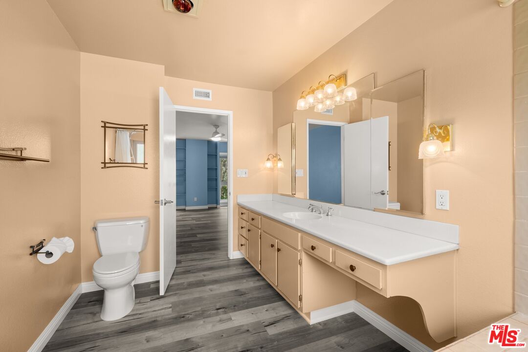 5245 Coldwater Canyon Ave Unit: J