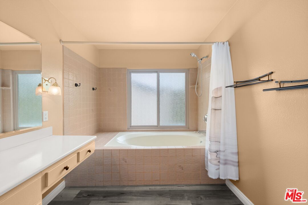 5245 Coldwater Canyon Ave Unit: J