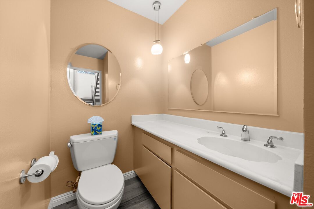 5245 Coldwater Canyon Ave Unit: J