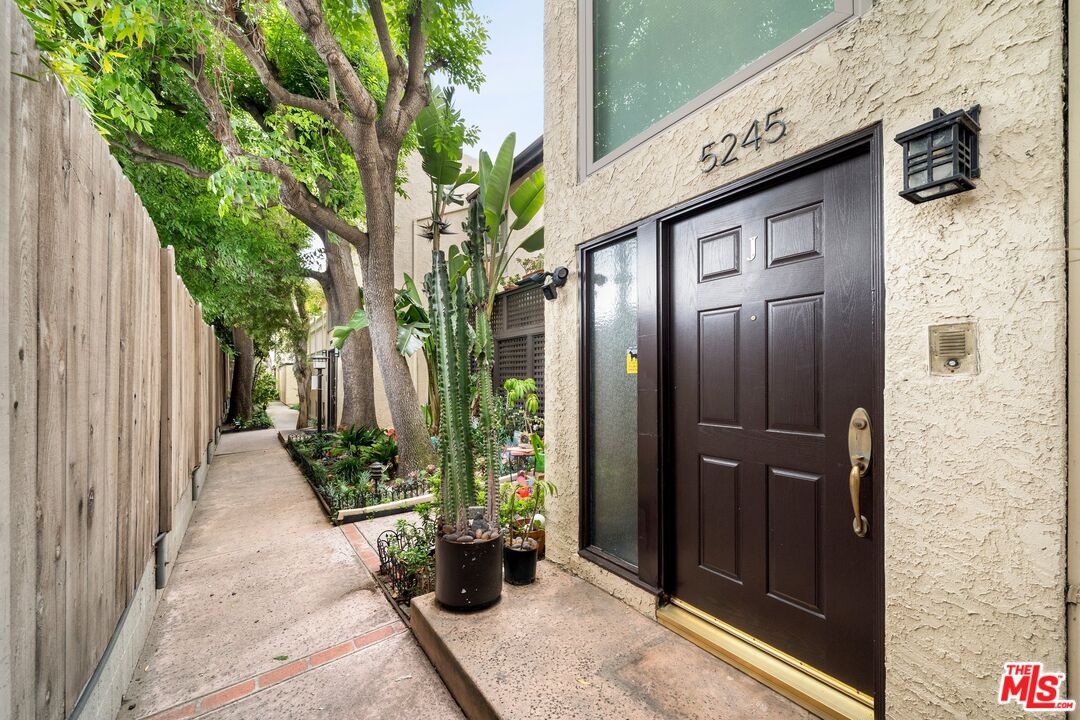 5245 Coldwater Canyon Ave Unit: J
