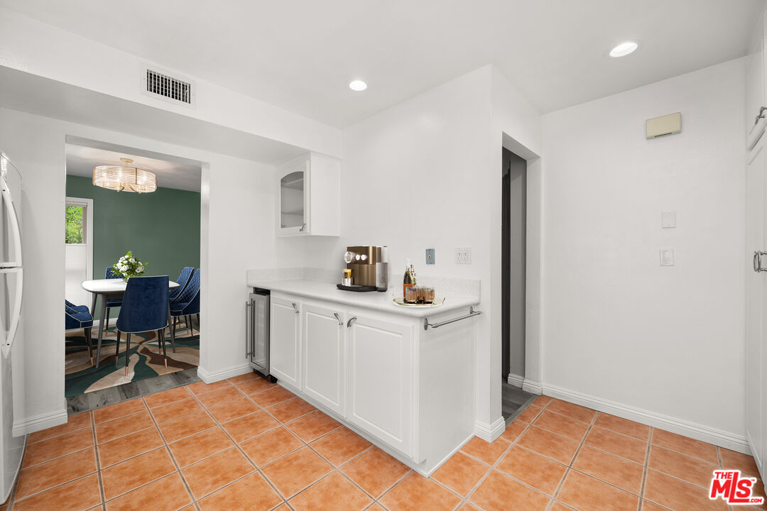 5245 Coldwater Canyon Ave Unit: J