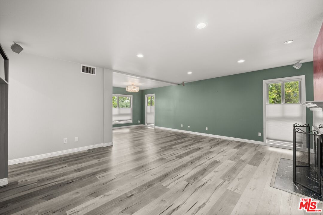 5245 Coldwater Canyon Ave Unit: J