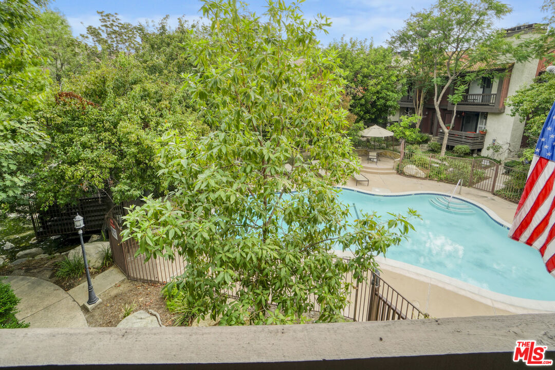 21931 Burbank Blvd Unit: 51