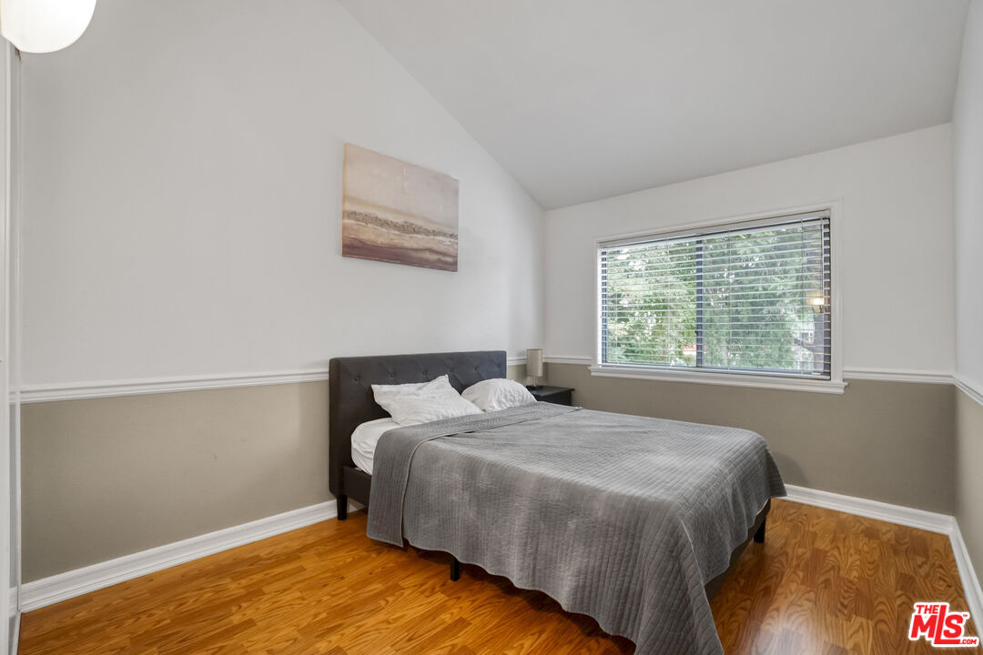 21931 Burbank Blvd Unit: 51