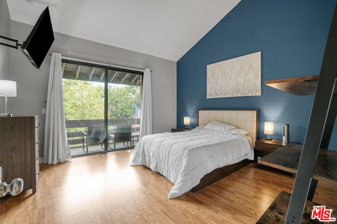 21931 Burbank Blvd Unit: 51