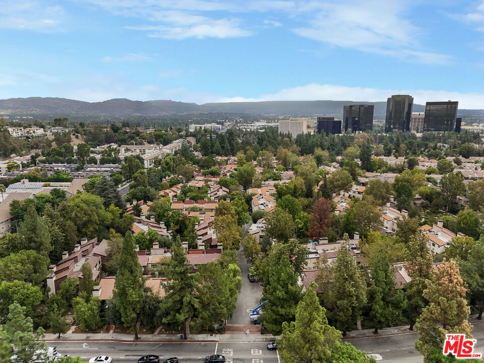 21931 Burbank Blvd Unit: 51