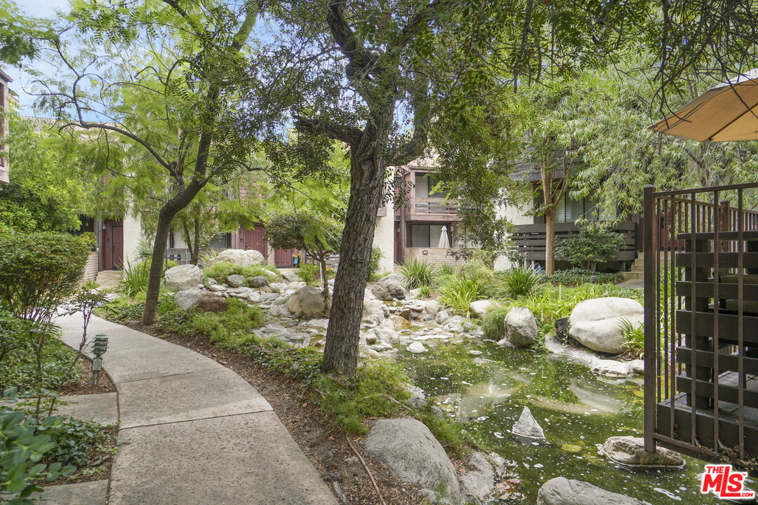 21931 Burbank Blvd Unit: 51