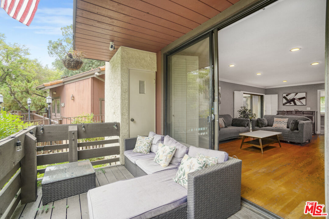 21931 Burbank Blvd Unit: 51