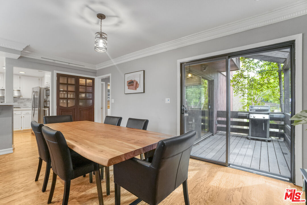 21931 Burbank Blvd Unit: 51