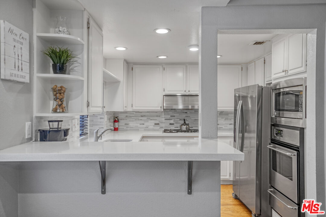 21931 Burbank Blvd Unit: 51