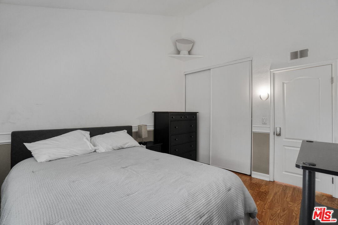 21931 Burbank Blvd Unit: 51