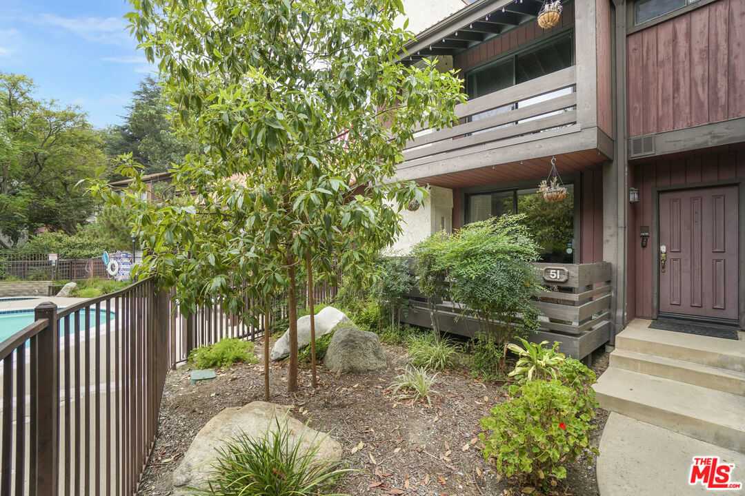 21931 Burbank Blvd Unit: 51