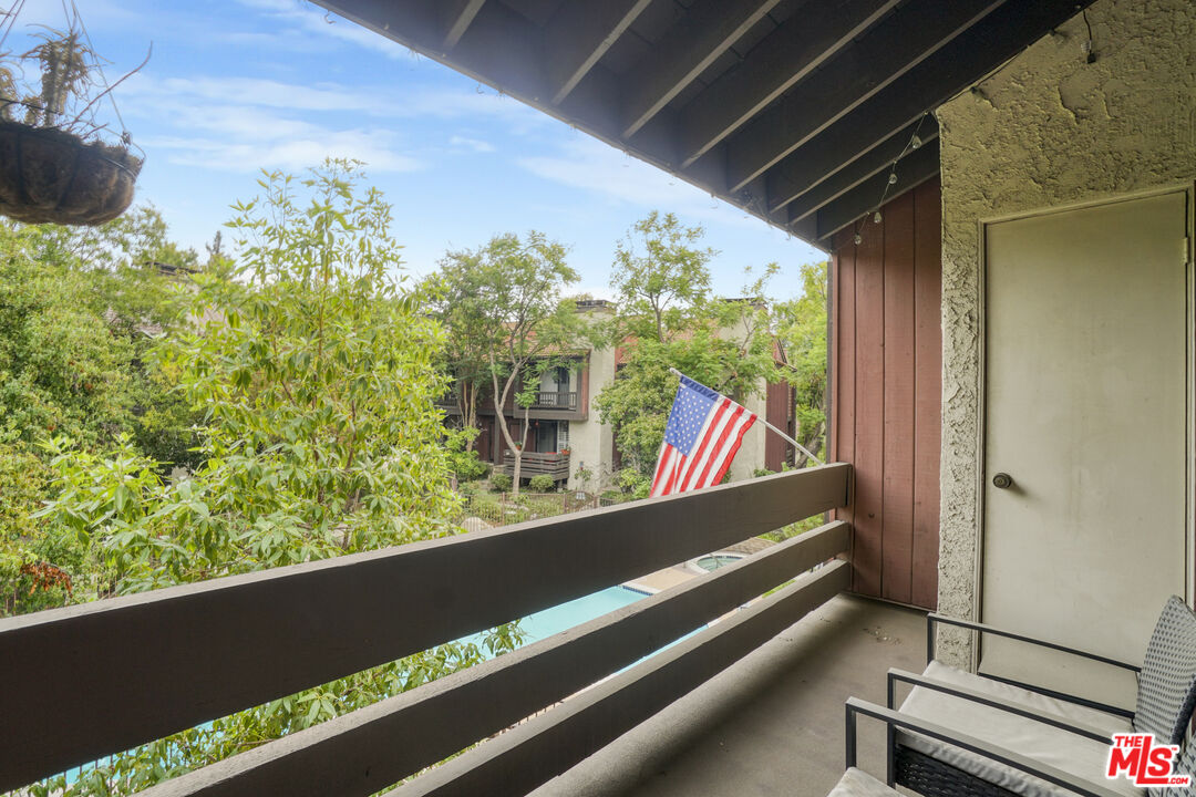 21931 Burbank Blvd Unit: 51