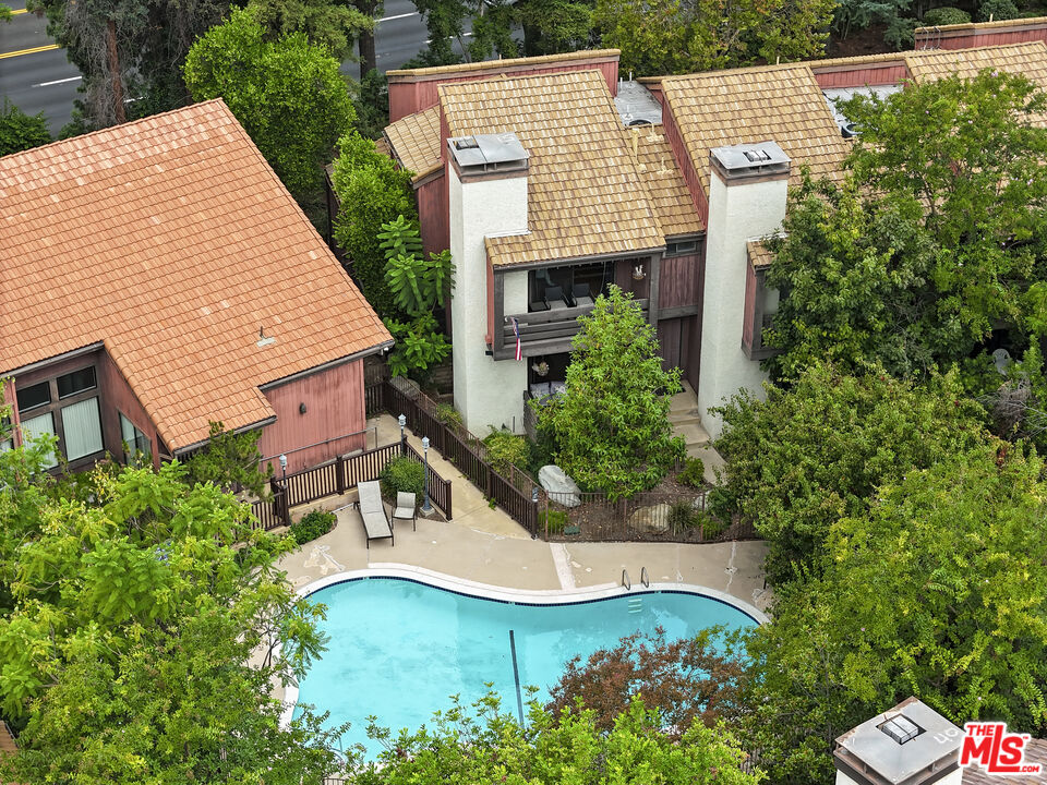 21931 Burbank Blvd Unit: 51