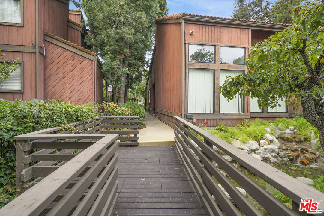 21931 Burbank Blvd Unit: 51