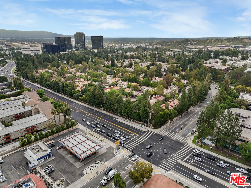 21931 Burbank Blvd Unit: 51